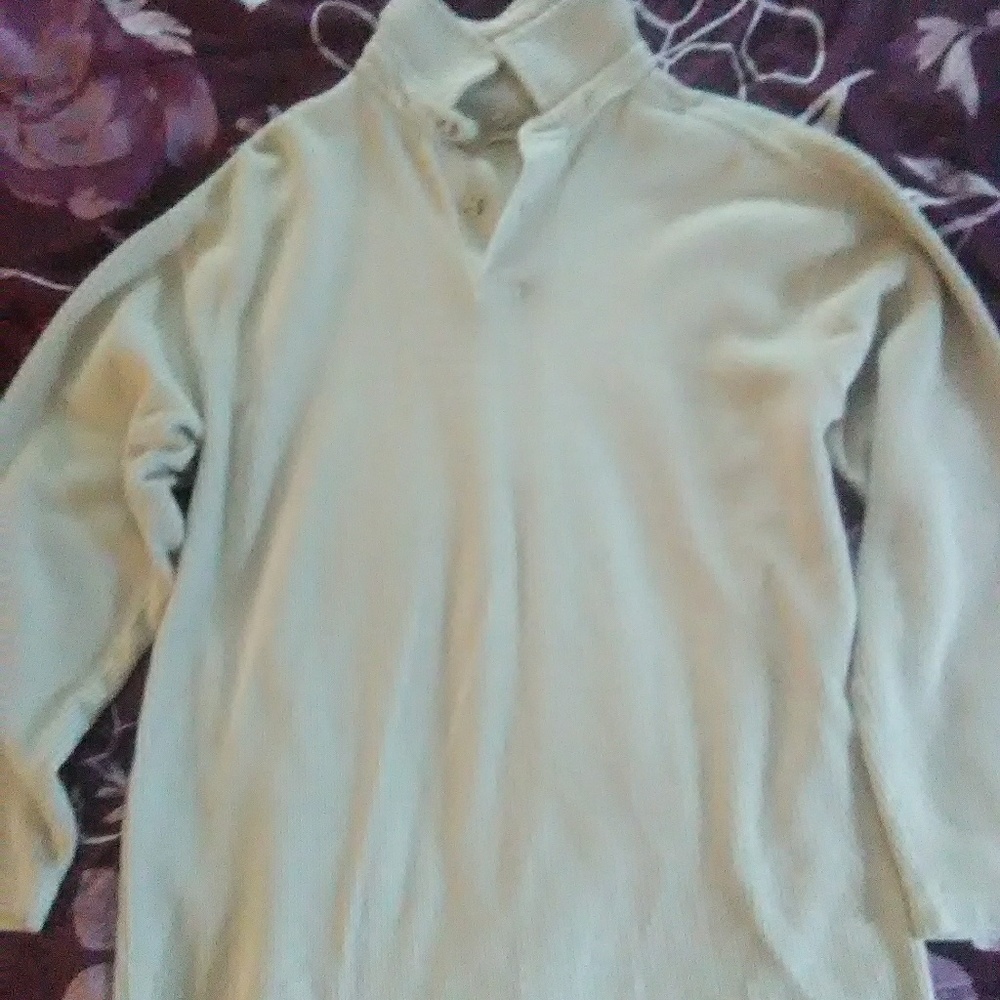Long-sleeve collared shirt